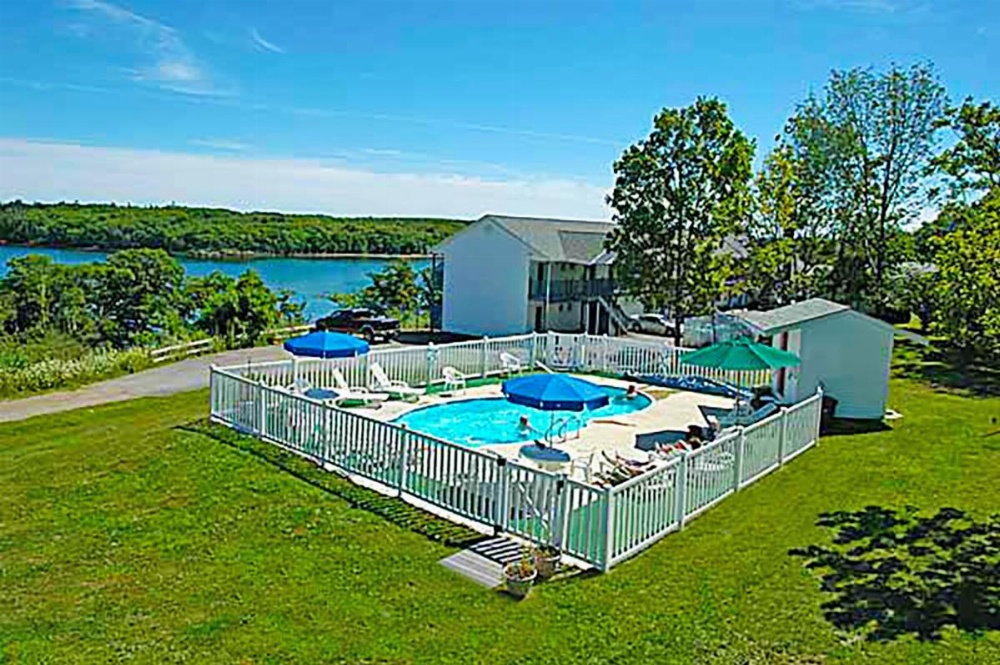 Ledges By the Bay Image 18