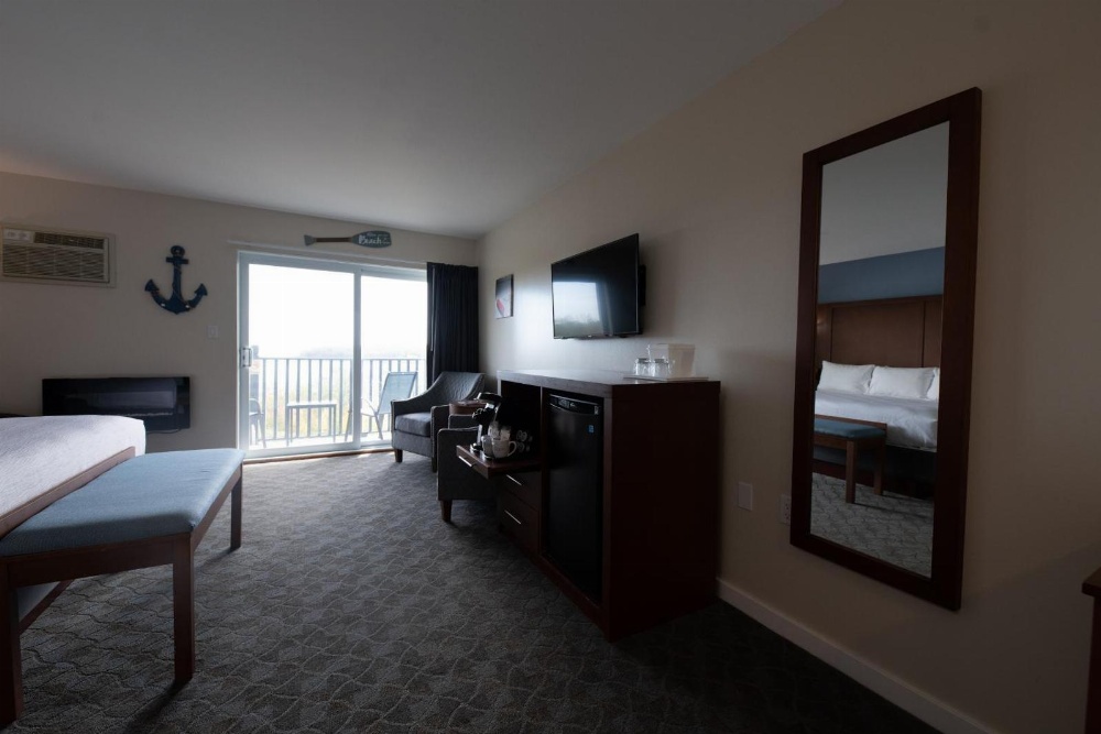 Ledges By the Bay Main image